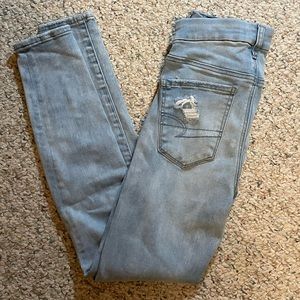 Light wash American Eagle Skinny Jeans. Sz. 6